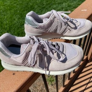 New balance tennis shoes